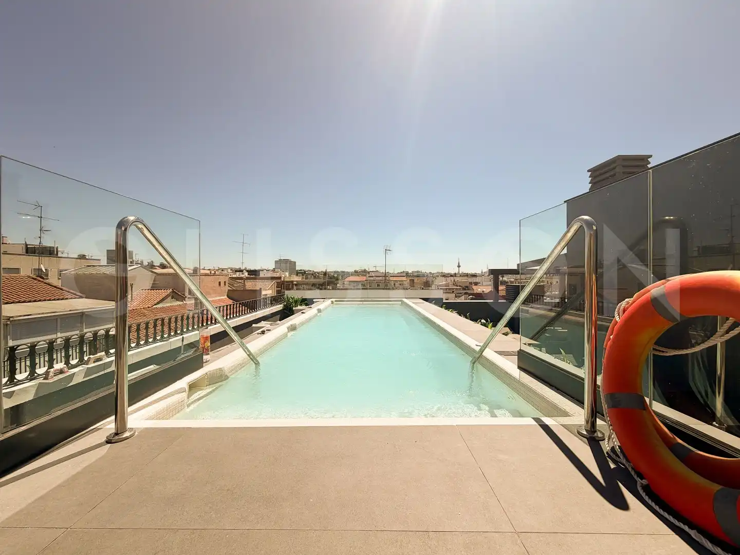 Piscina de Piso en venta en Madrid con Aire acondicionado, Amueblado y Domótica