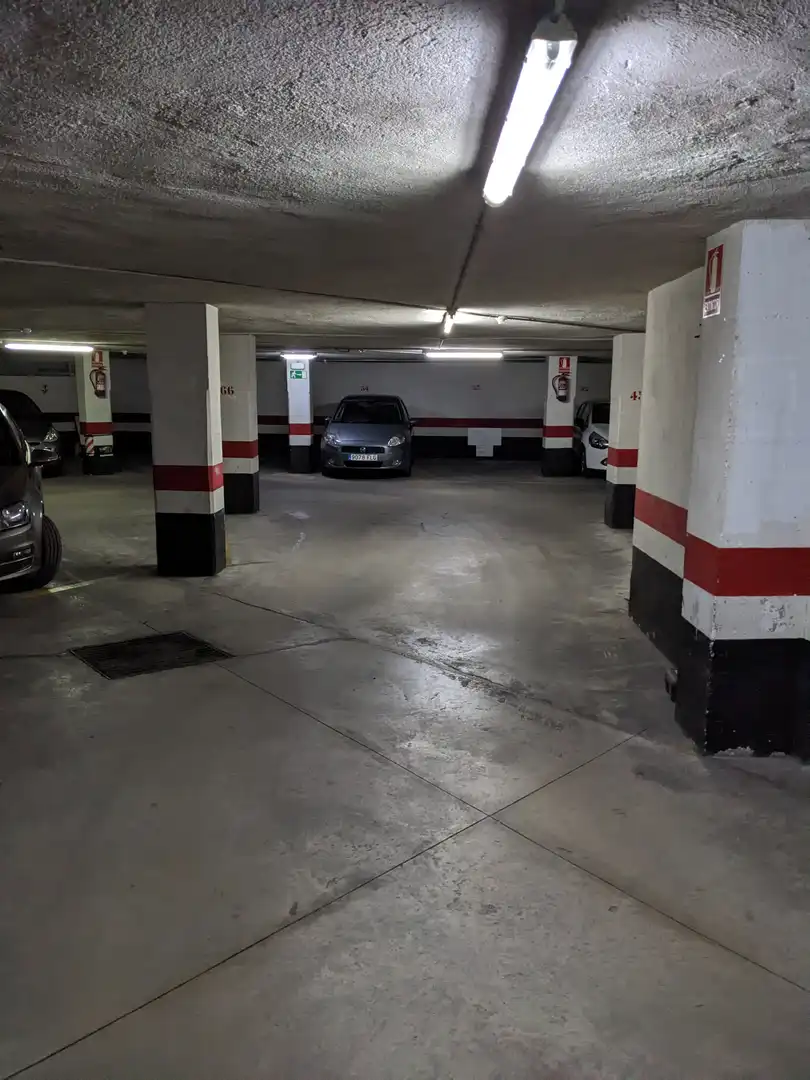 Garage for rent in Carrer de Berlín, 57, Barri de les Corts