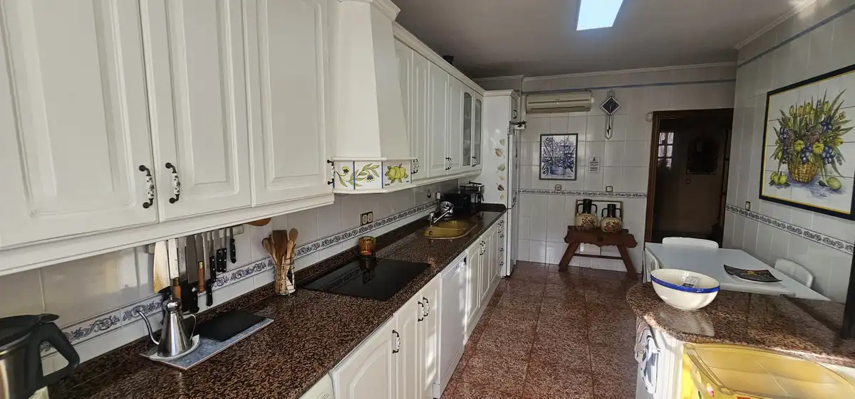 Küche von Maisonette zum Verkauf in Fuengirola mit Klimaanlage, Heizung und Schwimmbad