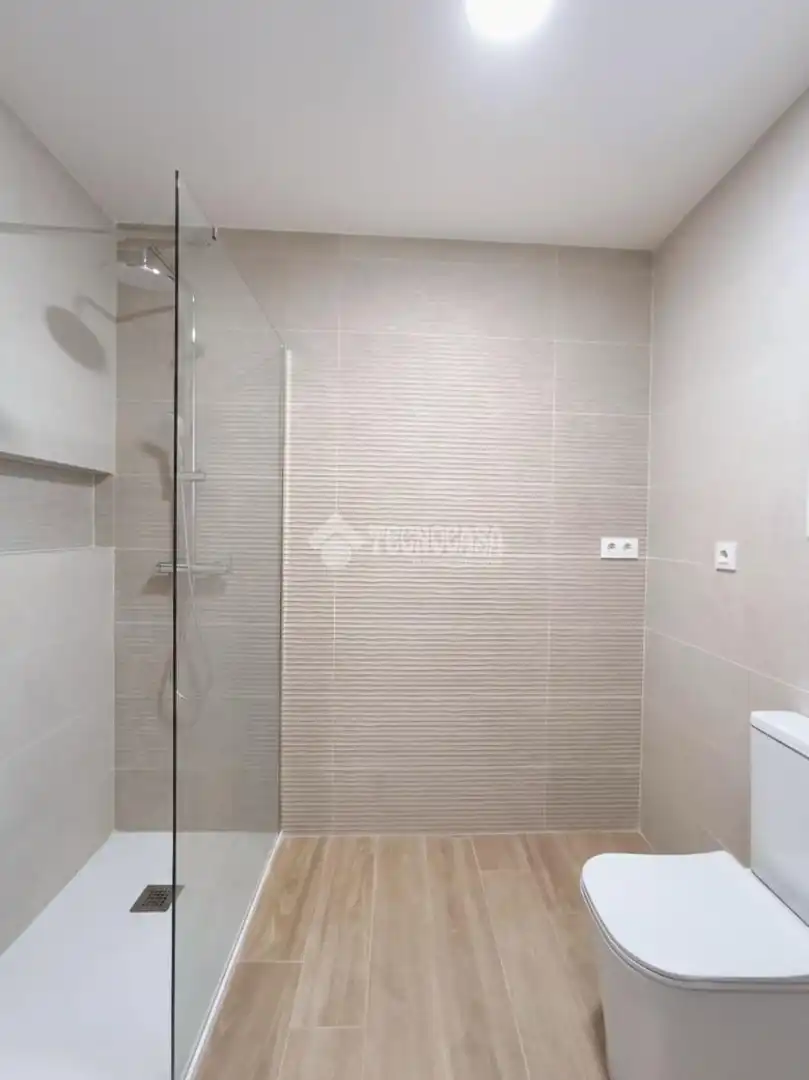 Bathroom of Flat for sale in Alcalá de Henares  with Air Conditioner