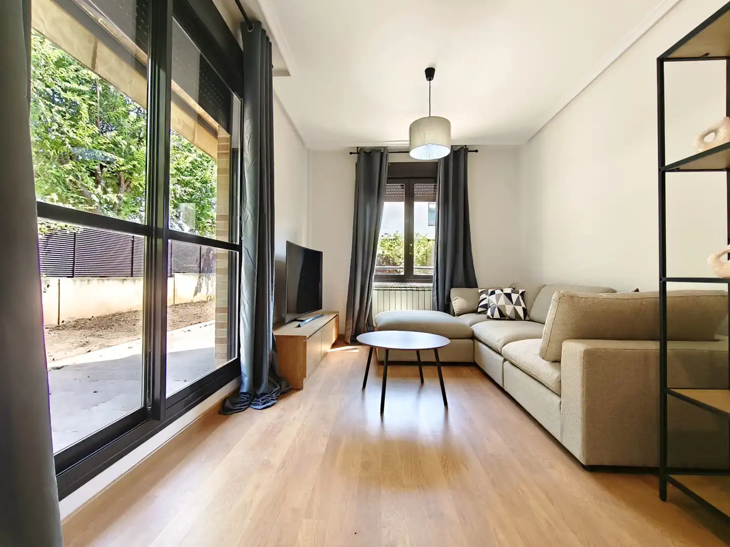 Sala de estar de Piso en venta en Lardero con Calefacción, Jardín privado y Parquet