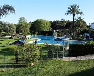Piscina de Casa o xalet en venda en Estepona amb Aire condicionat, Jardí privat i Terrassa