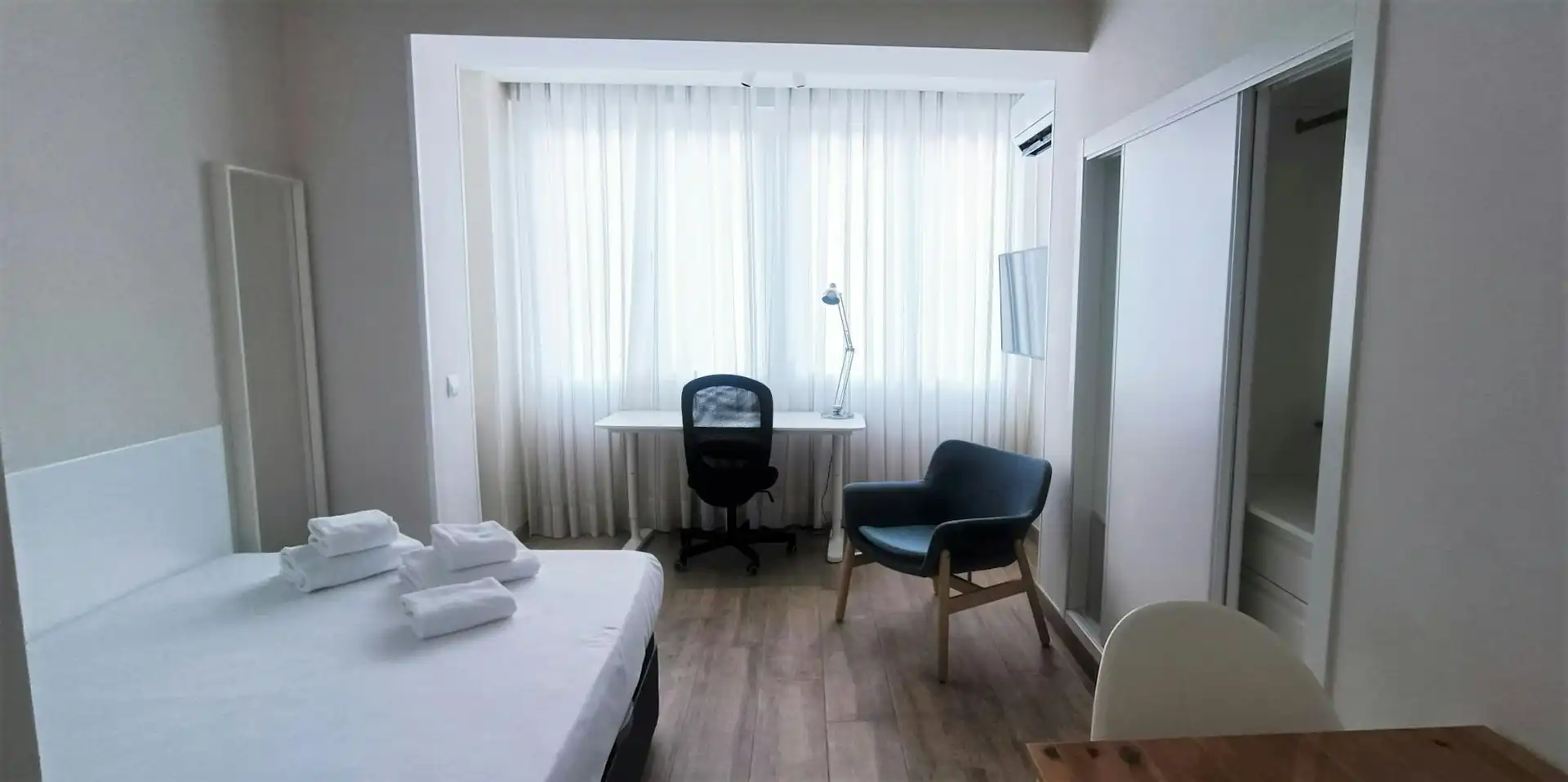 Schlafzimmer von Wohnung zur Miete in Madrid mit Klimaanlage, Heizung und Möbliert