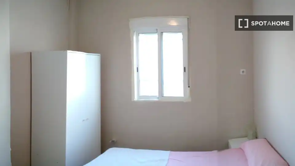 Habitación de Piso de alquiler en Sevilla con Aire acondicionado, Calefacción y Amueblado
