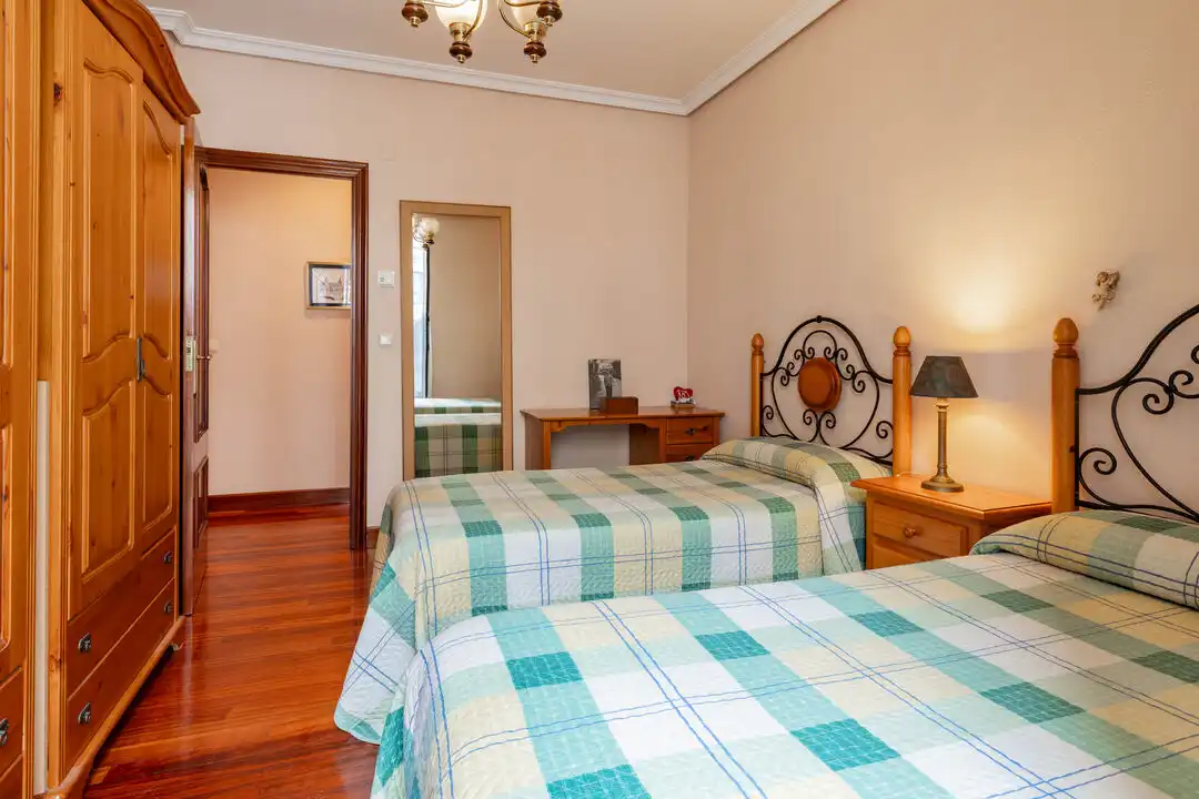 Bedroom of Flat for sale in Donostia - San Sebastián   with Heating, Balcony and Alarm