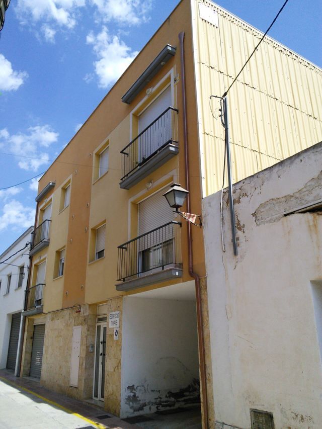 Vista exterior de Edifici en venda en Bellvei