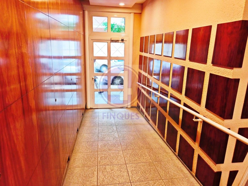 Flat for sale in Girona Capital  with Air Conditioner