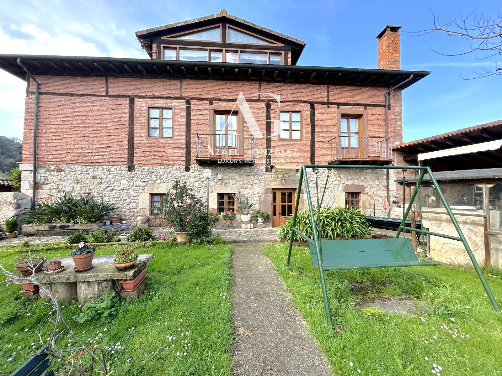 Vista exterior de Casa o chalet en venta en Camargo con Calefacción, Terraza y Amueblado