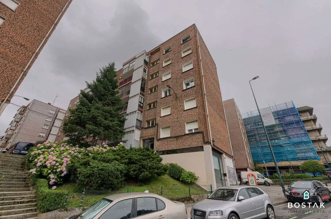 Exterior view of Flat for sale in Bilbao   with Heating, Furnished and Balcony