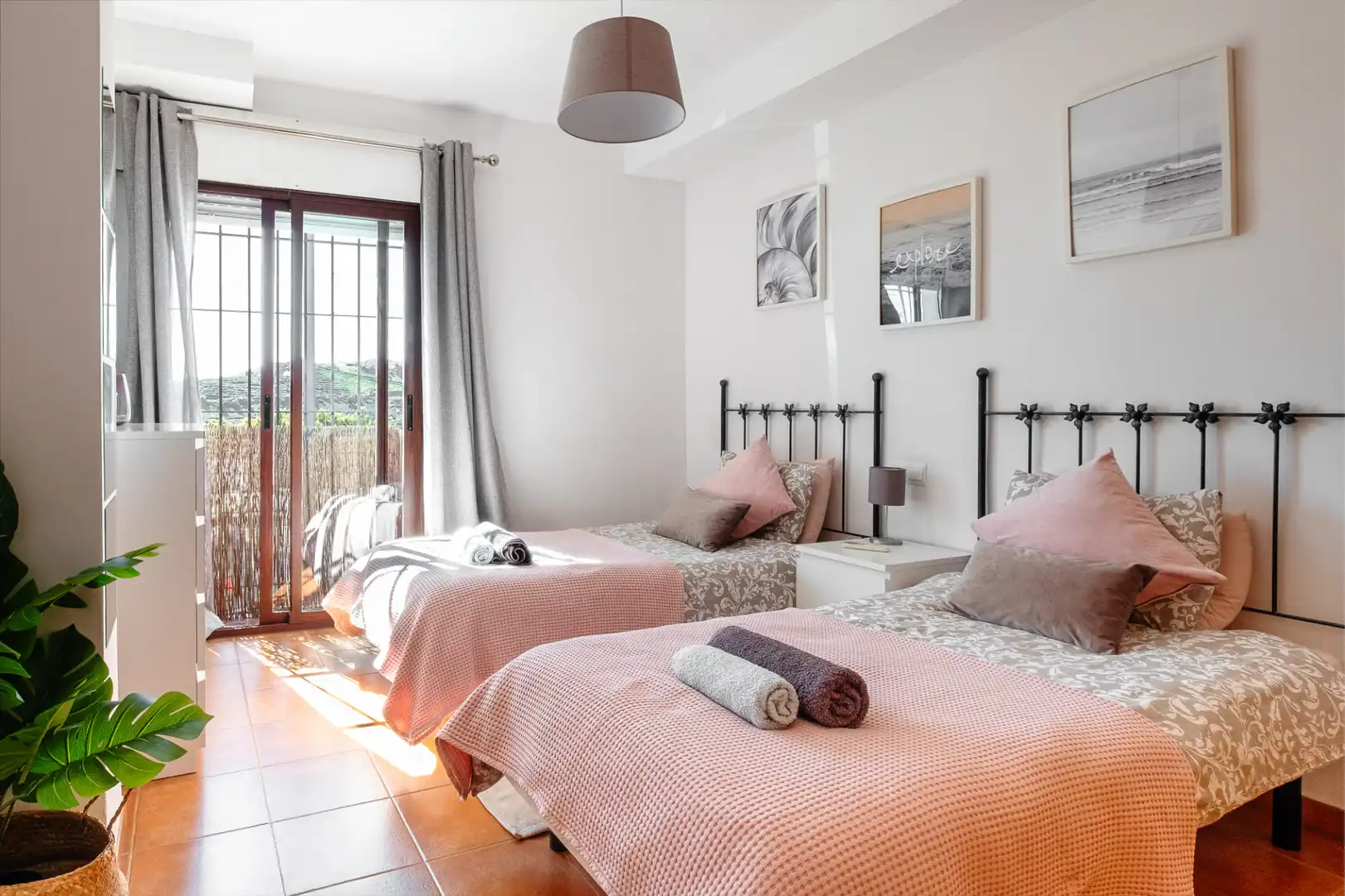 Dormitori de Apartament en venda en Frigiliana amb Aire condicionat, Calefacció i Jardí privat