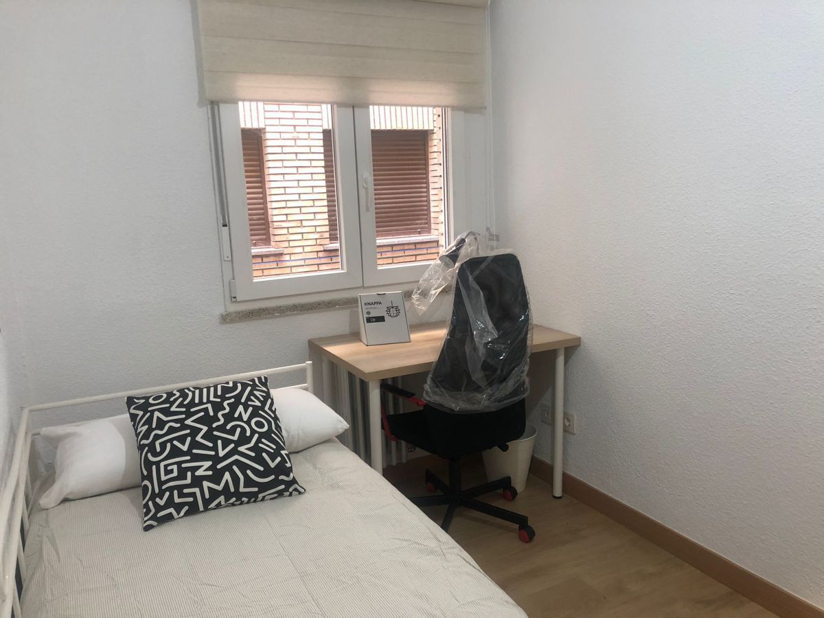 Bedroom of Flat to rent in Salamanca Capital  with Air Conditioner, Heating and Furnished
