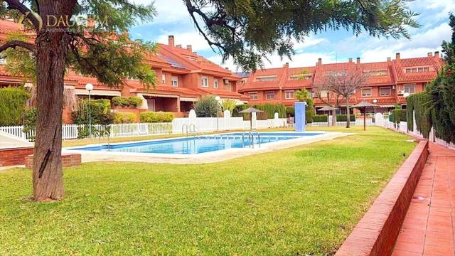 Casa adosada en Venta en LOBO DE GUBIO en Divina Pastora