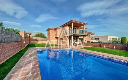 Garden of House or chalet for sale in Cabrera de Mar  with Air Conditioner, Swimming Pool and Balcony