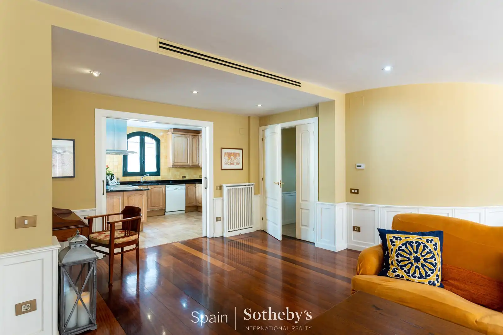 Sala de estar de Casa o chalet en venta en Badalona con Aire acondicionado, Calefacción y Jardín privado