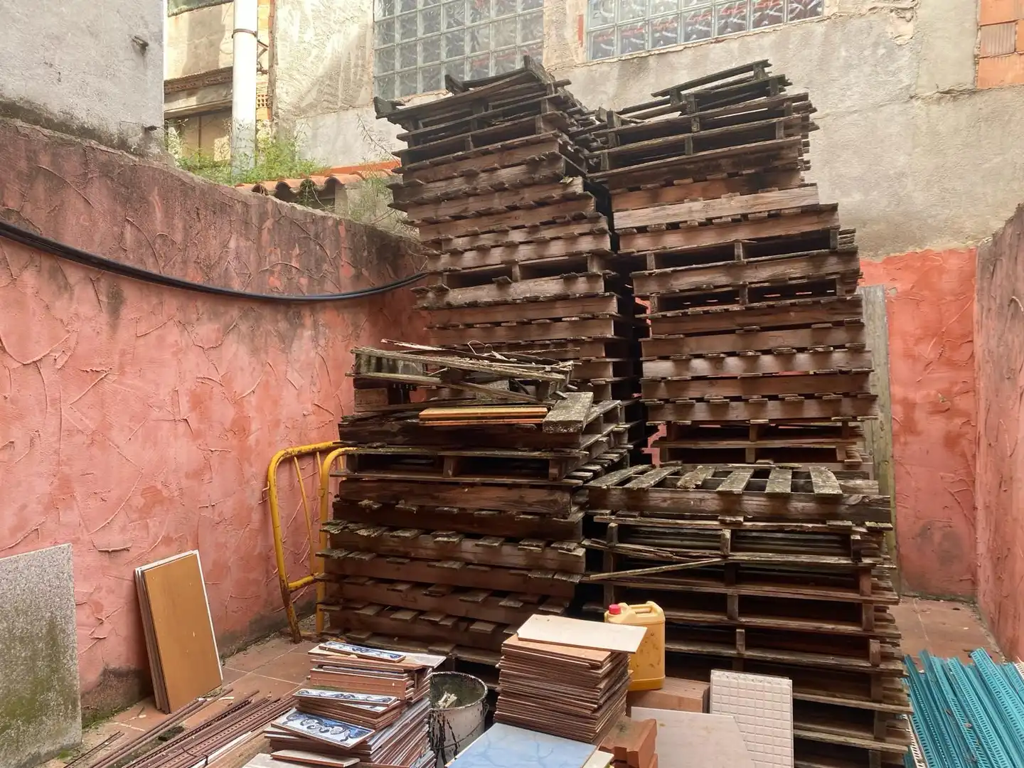 Vista exterior de Finca rústica en venda en Canet lo Roig amb Traster