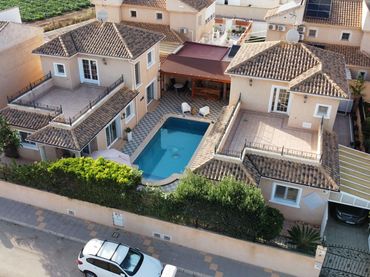 Xalet amb piscina en venda a Torre de la Horadada
