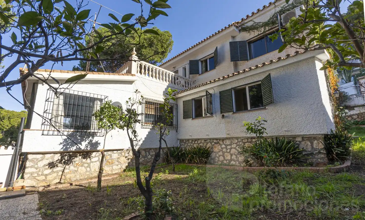 Vista exterior de Casa o xalet en venda en Málaga amb Aire condicionat, Jardí privat i Terrassa