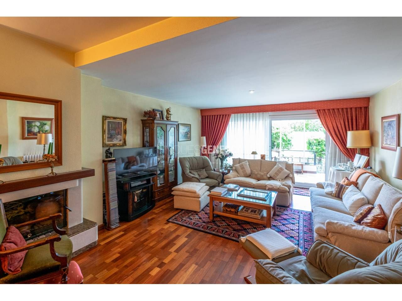 Sala d'estar de Casa o xalet en venda en Matadepera amb Aire condicionat, Calefacció i Jardí privat