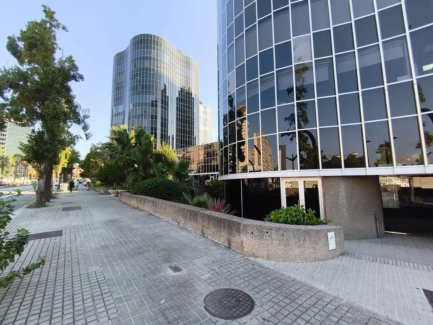 Vista exterior de Oficina en venda en Barcelona amb Aire condicionat i Calefacció