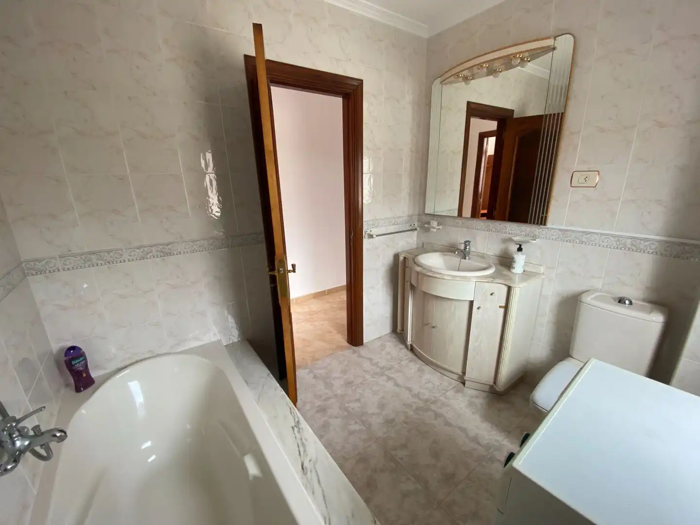 Baño de Piso en venta en Fisterra con Terraza, Trastero y Amueblado