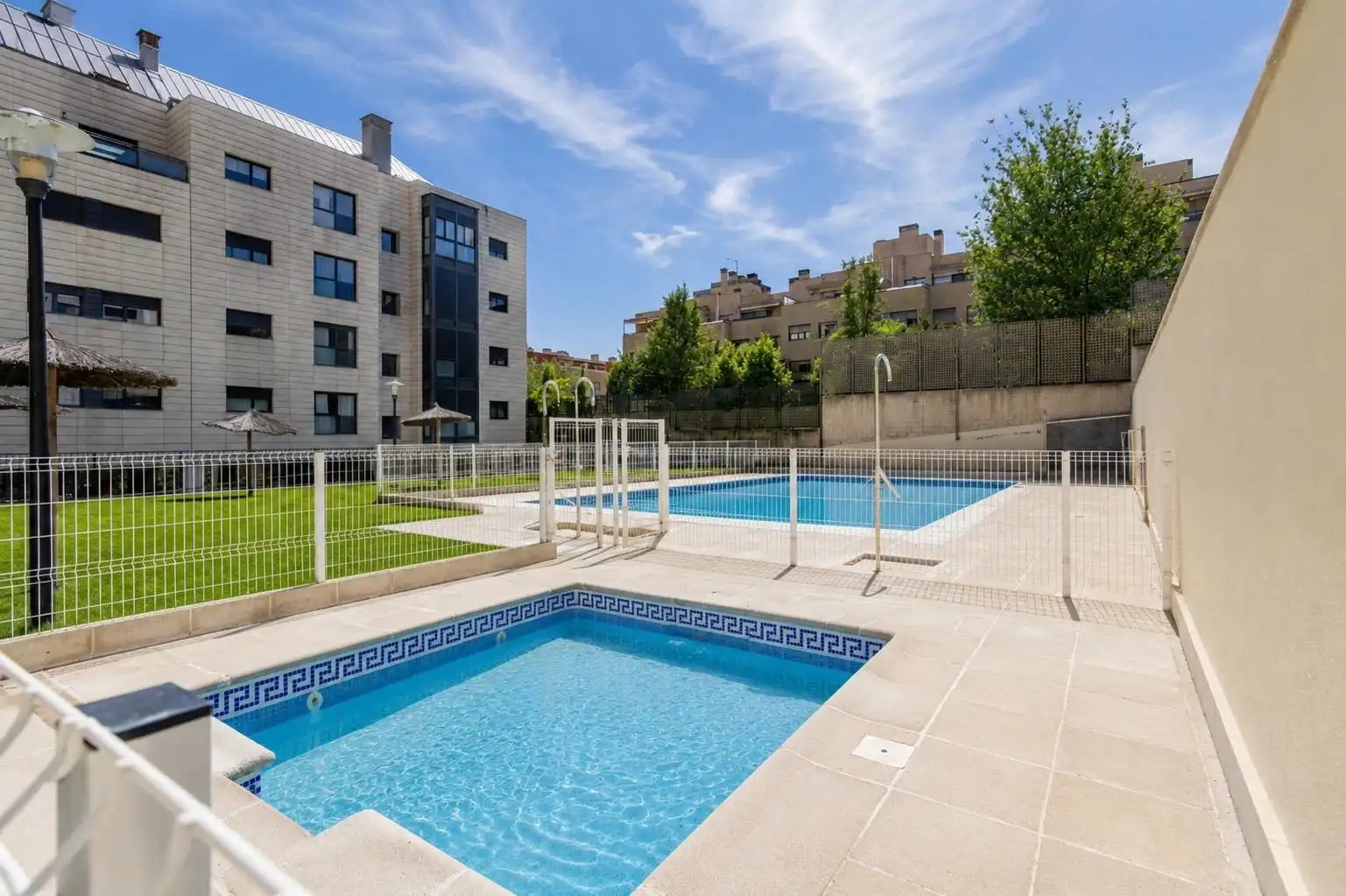 Piscina de Piso en venta en Madrid con Aire acondicionado, Calefacción y Jardín privado