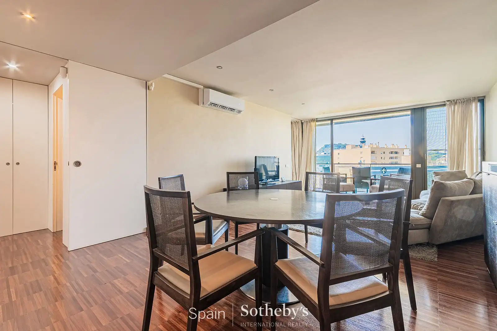 Comedor de Ático en venta en Barcelona con Aire acondicionado, Terraza y Piscina