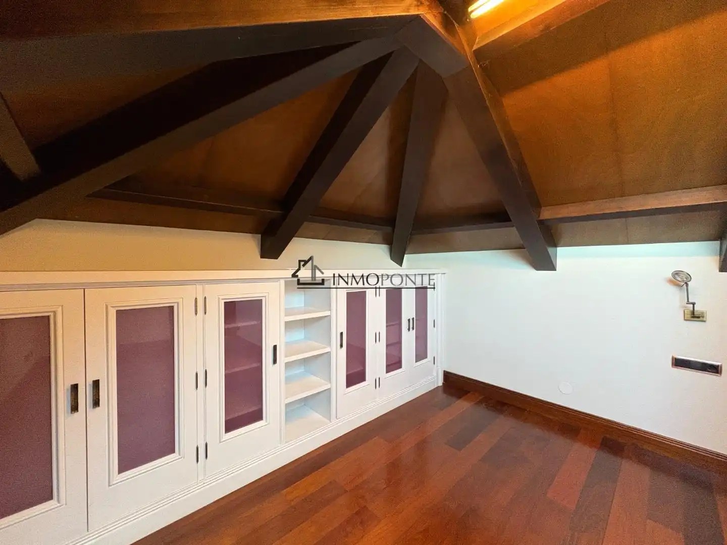 Sala d'estar de Casa o xalet en venda en Pontevedra Capital  amb Jardí privat