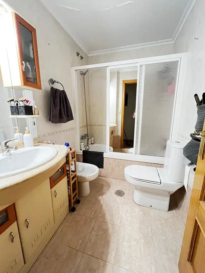 Baño de Apartamento en venta en Albacete con Calefacción, Trastero y Balcón