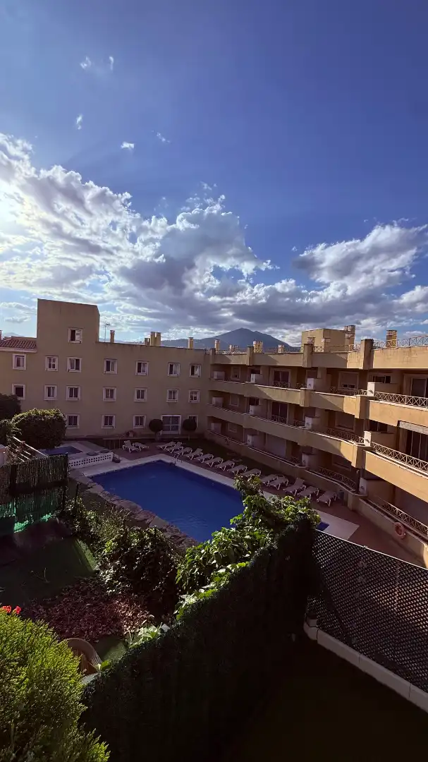 Schwimmbecken von Wohnung zum Verkauf in Marbella mit Klimaanlage, Terrasse und Abstellraum