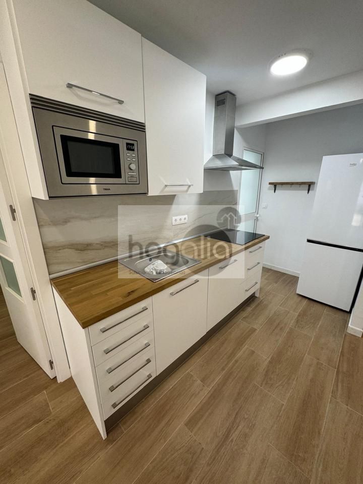 Cuina de Pis de lloguer en  Sevilla Capital amb Aire condicionat i Terrassa