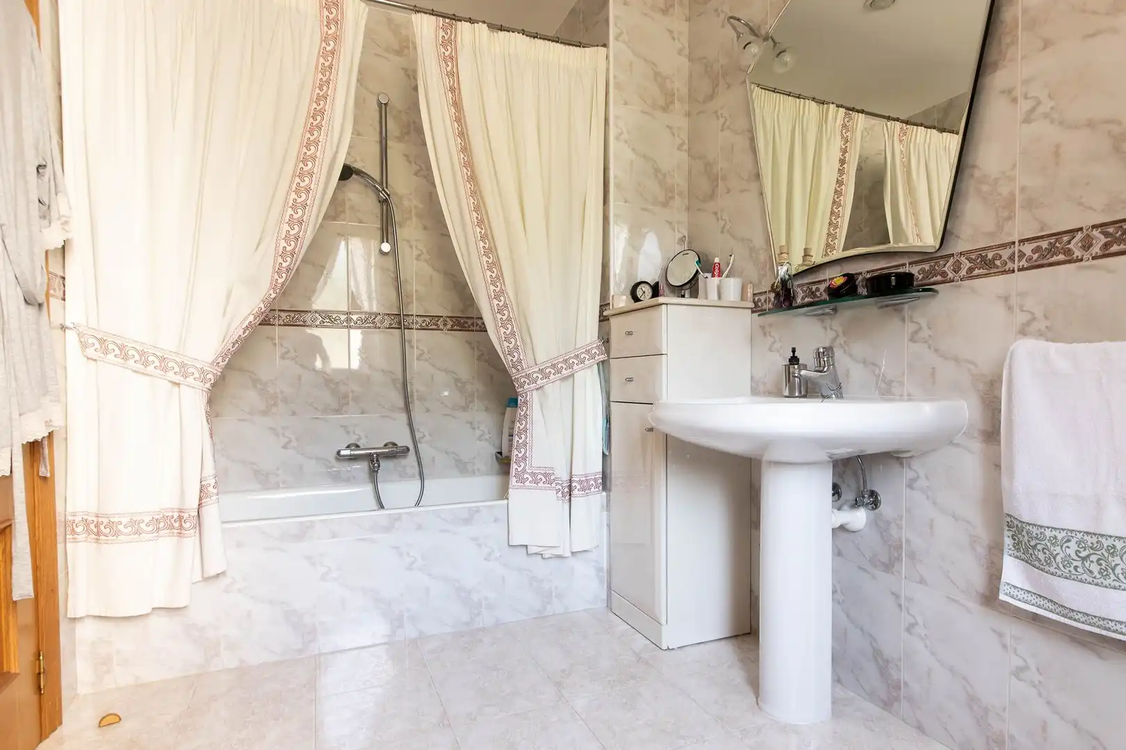 Baño de Casa o chalet en venta en Puente la Reina / Gares con Calefacción, Jardín privado y Trastero