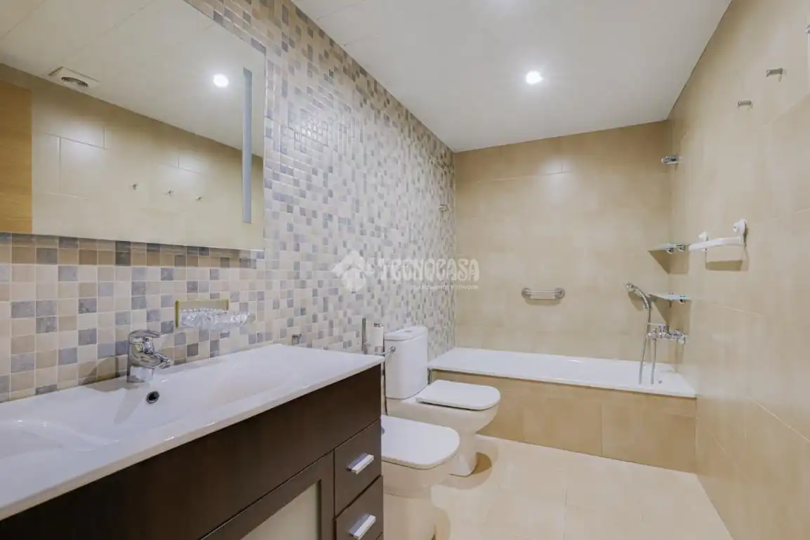 Piso con terraza en venta en Can Mas, imagen 20