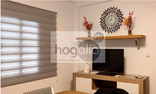 Dormitori de Pis de lloguer en  Sevilla Capital amb Aire condicionat, Terrassa i Moblat