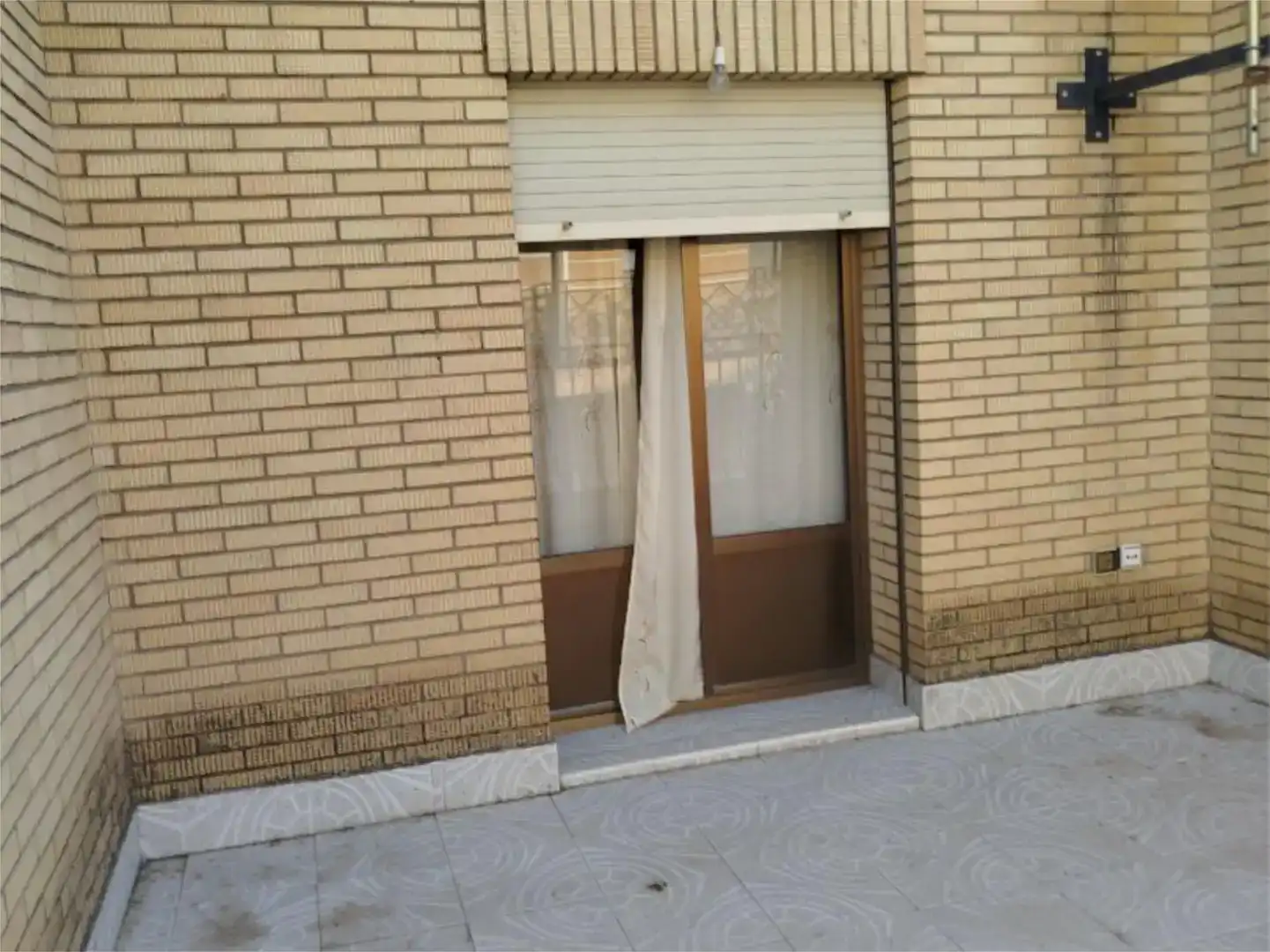 Vista exterior de Casa adosada en venda en Coria amb Aire condicionat i Balcó