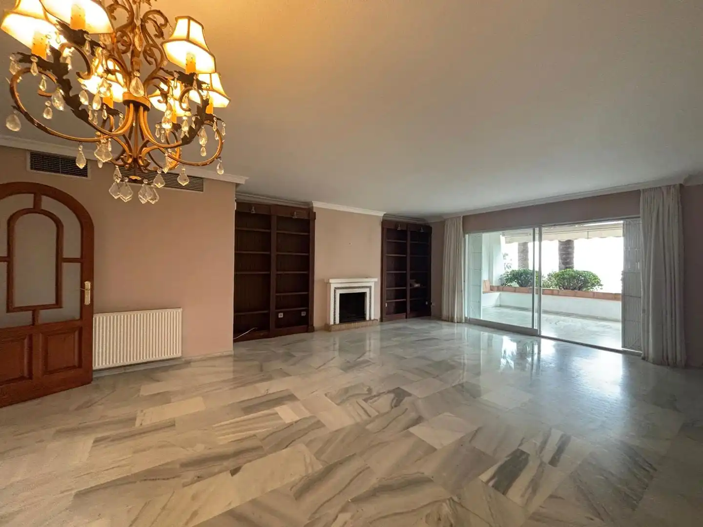 Villa mit Pool zum Verkauf in La Duquesa, imagen 4