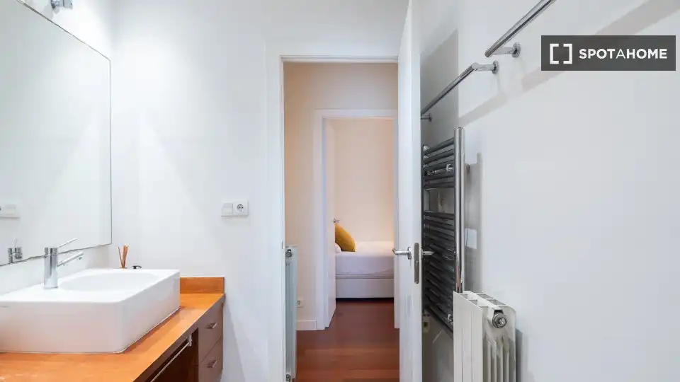 Habitació a Sant Pere, Sta. Caterina i la Ribera