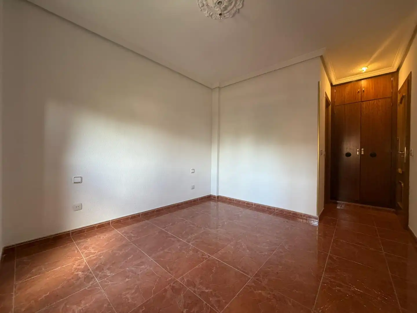 Wohnung zur Miete in Madrid mit Heizung, Privatgarten und Abstellraum