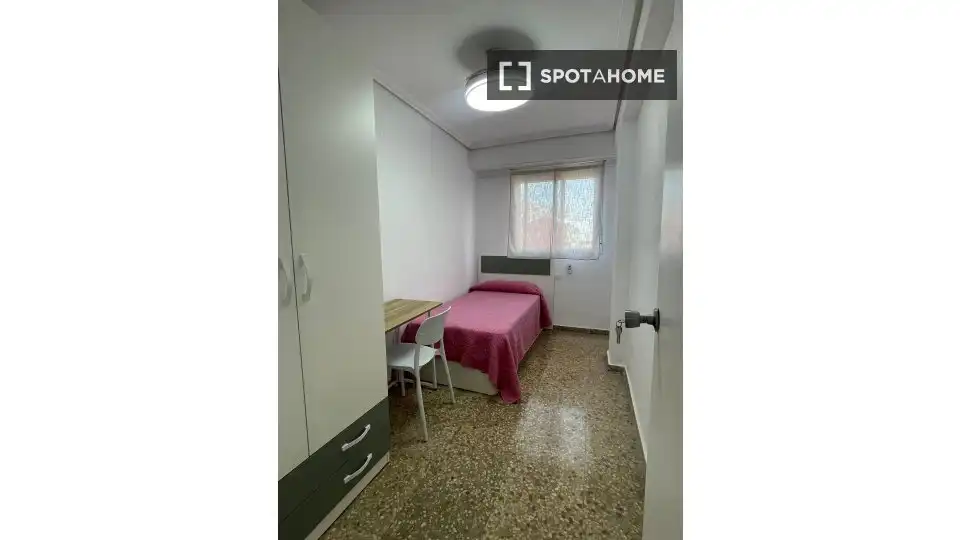 Room in Benimàmet
