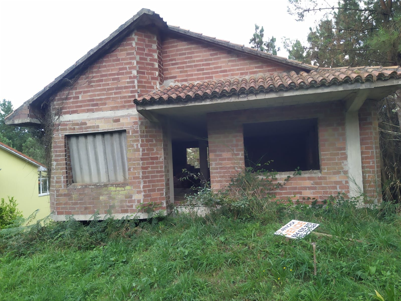 Vista exterior de Casa o xalet en venda en Carballo amb Jardí privat