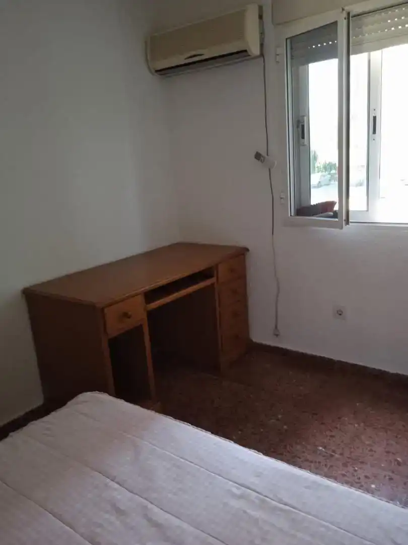 Habitación de Piso de alquiler en Montequinto con Aire acondicionado, Jardín privado y Piscina