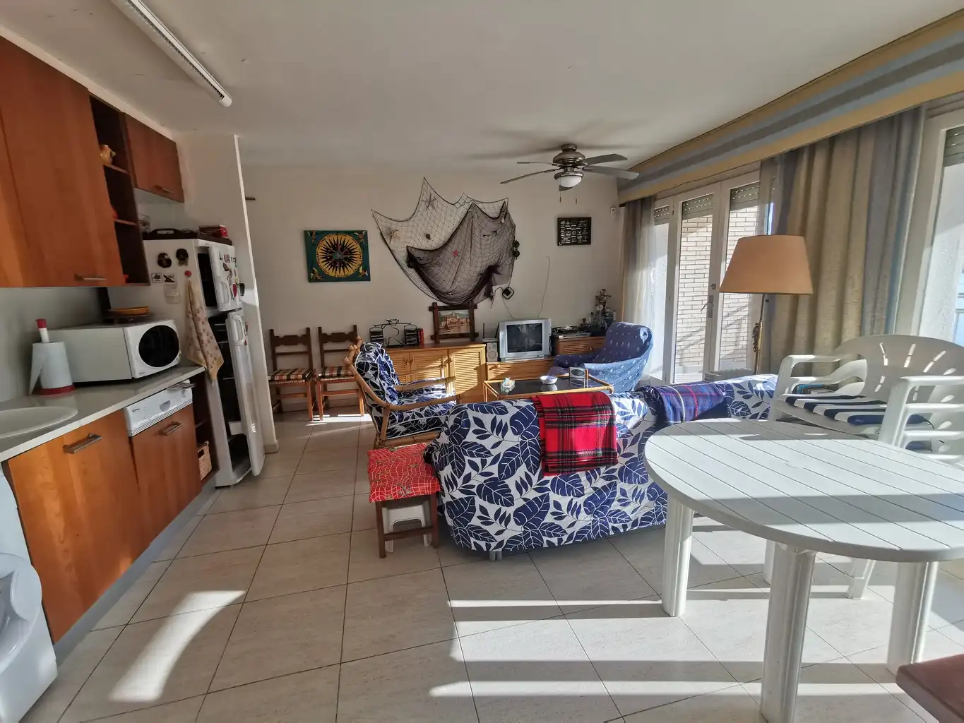 Sala de estar de Piso en venta en L'Escala con Terraza, Trastero y Amueblado