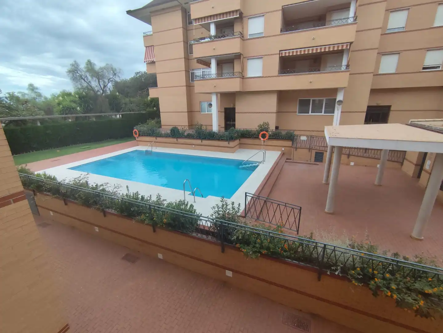 Piscina de Pis de lloguer en Úbeda amb Aire condicionat, Calefacció i Terrassa