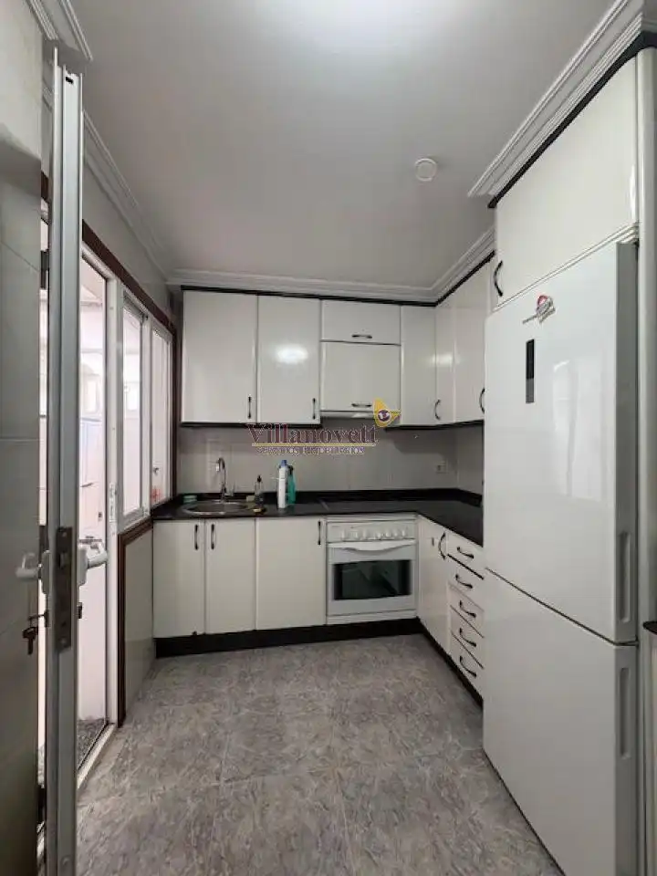 Cocina de Piso de alquiler en Vigo  con Calefacción