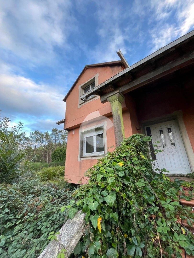 Vista exterior de Casa o xalet en venda en Val do Dubra amb Jardí privat