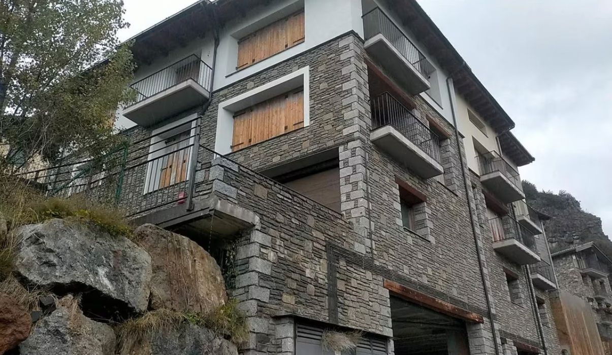 Exterior view of House or chalet for sale in El Pont de Suert  with Parquet flooring