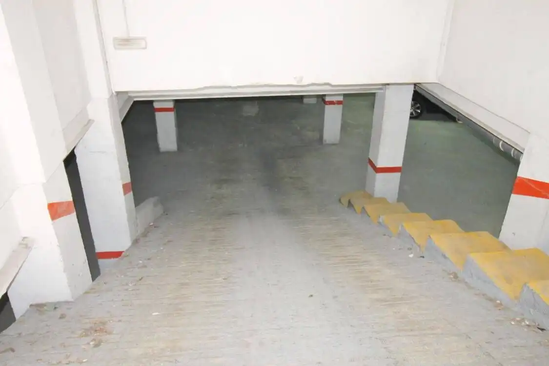 Einzelparkplatz zum Verkauf in Col.legis Nous, imagen 7