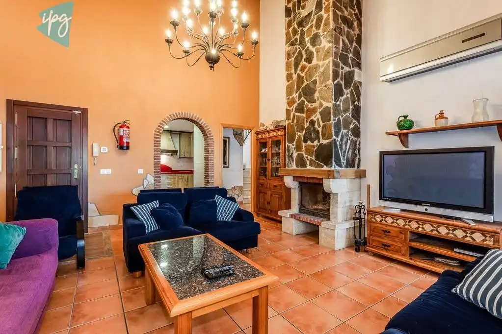 Sala d'estar de Casa o xalet en venda en Estepona amb Aire condicionat, Calefacció i Jardí privat