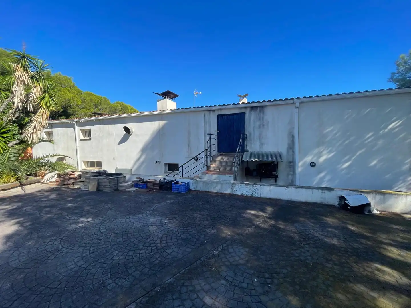 Außenansicht von Geschaftsraum zum Verkauf in Roda de Berà mit Klimaanlage, Heizung und Terrasse