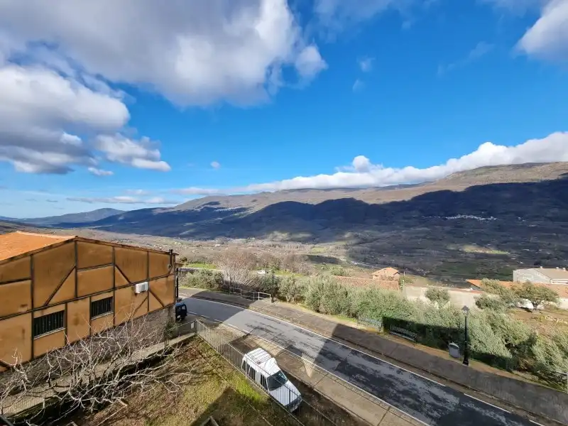 Vista exterior de Casa o xalet en venda en Valdastillas amb Aire condicionat, Calefacció i Terrassa