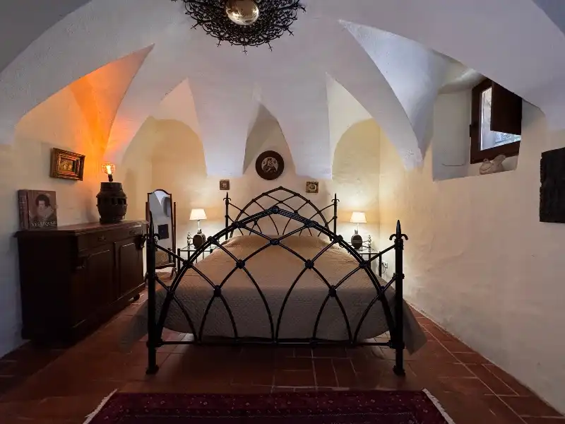 Habitación de Finca rústica en venta en Ullastret con Aire acondicionado, Calefacción y Jardín privado